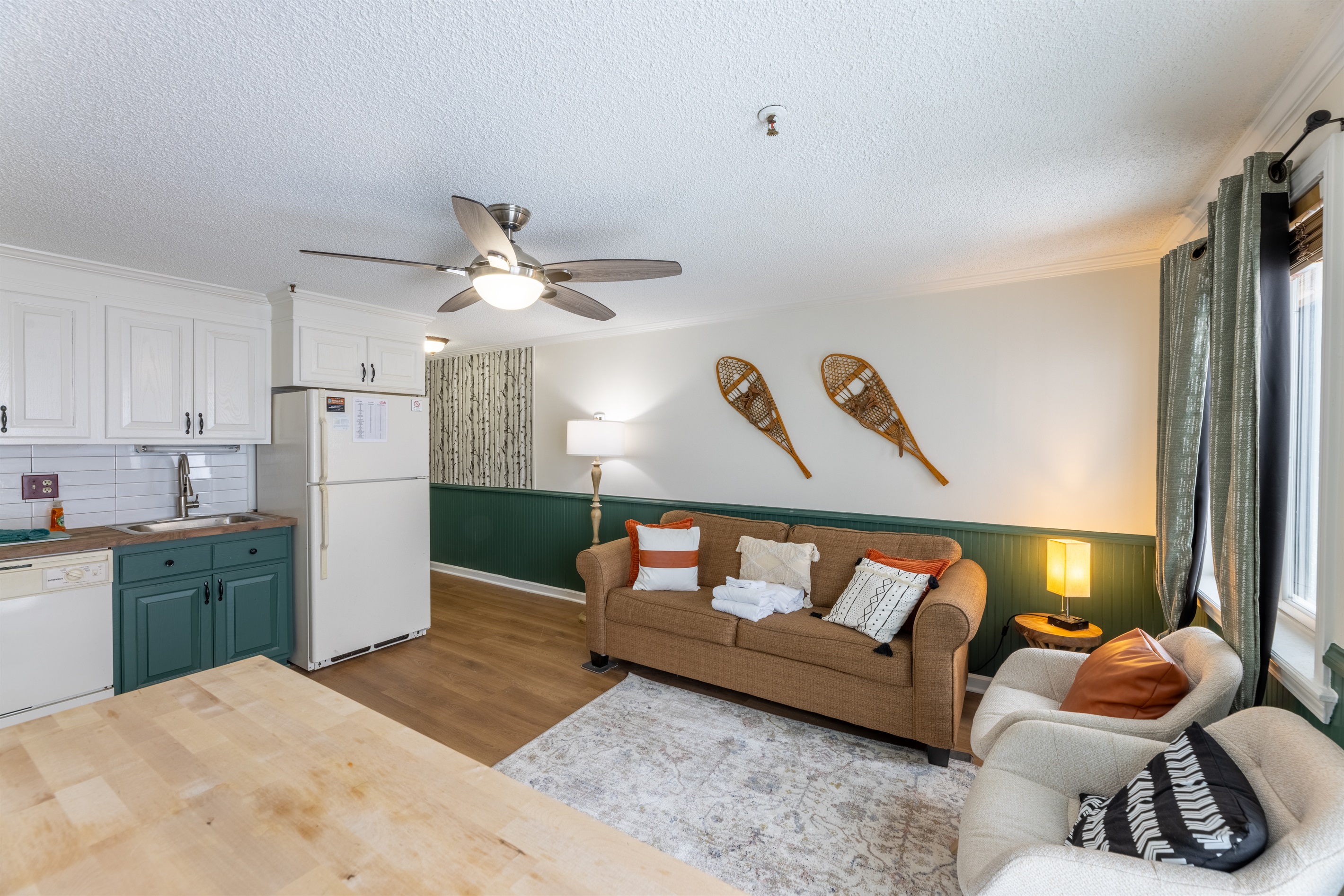 Snowshoe Ski-In/Ski-Out Steps to Ballhooter Lift Mountain Lodge Condo 4