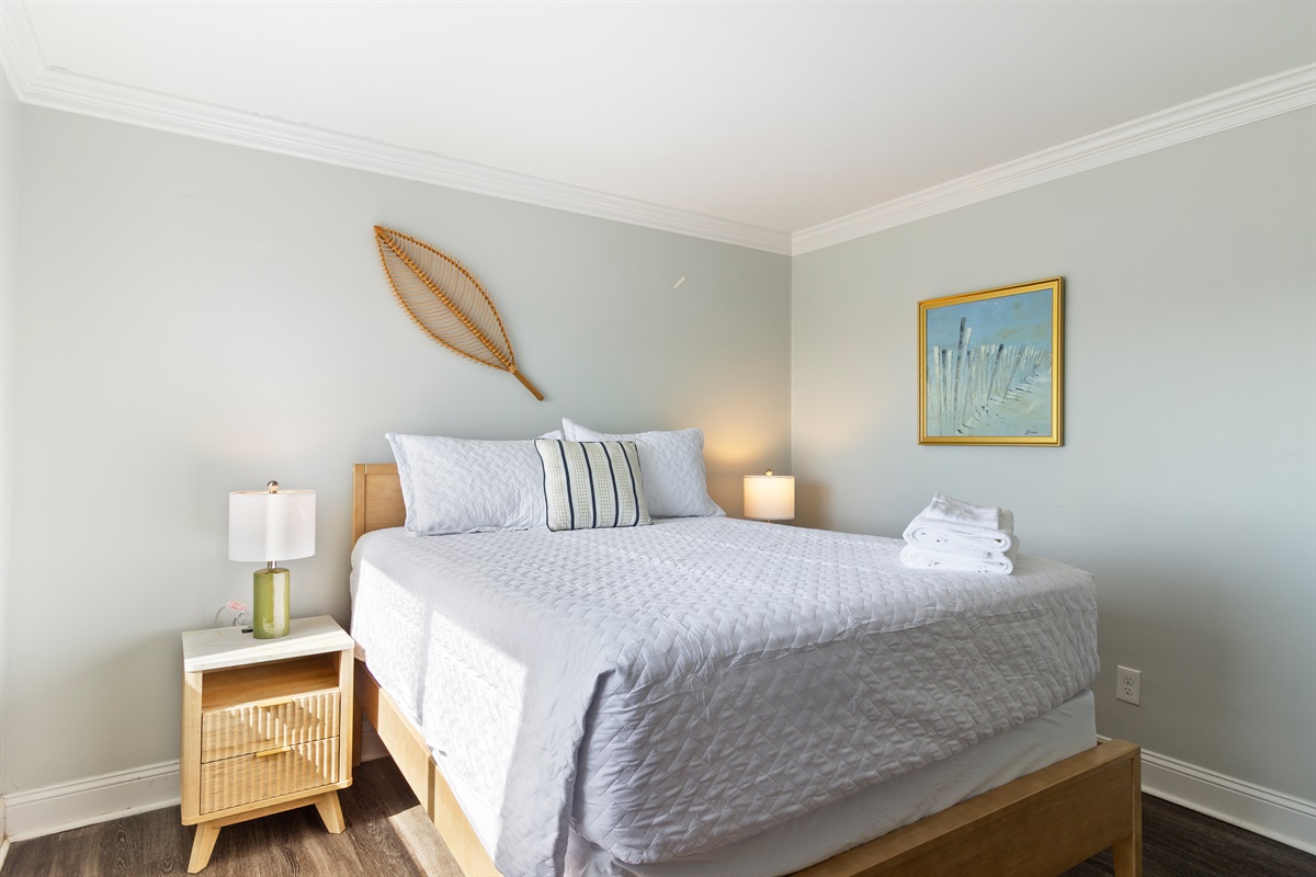 Bedroom 2 - Queen Bed