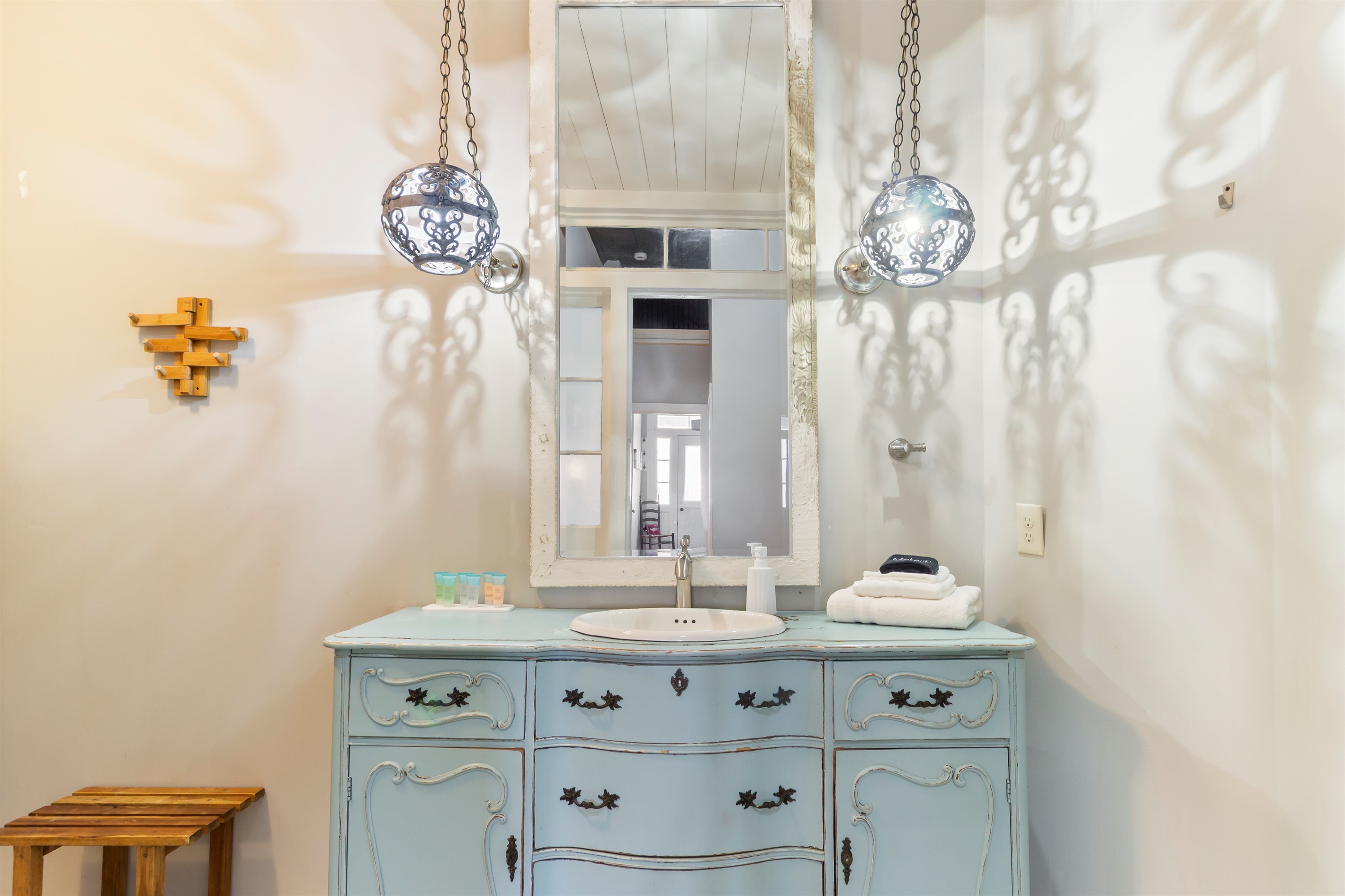 Bath linens provided