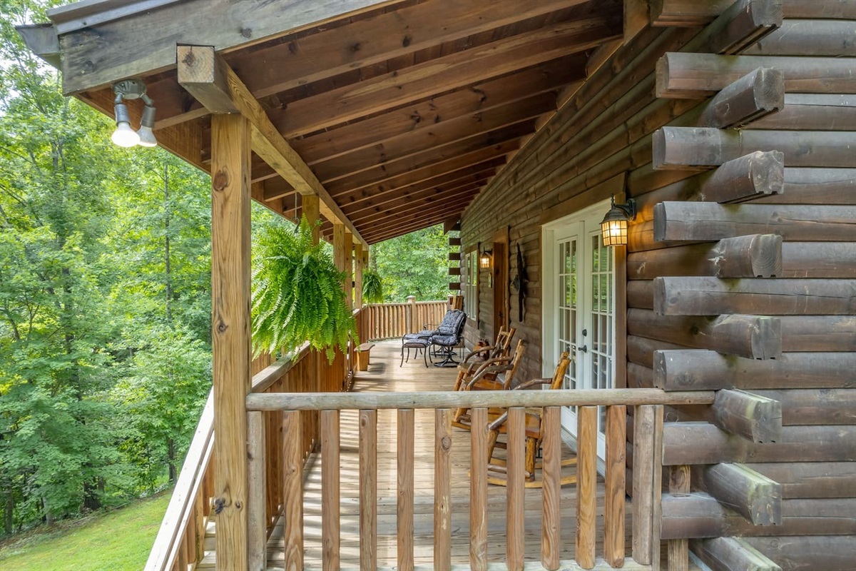 Large, fully enclosed, ( great for little ones and pups) wrap around porch with seating, large log picnic table and corn hole game