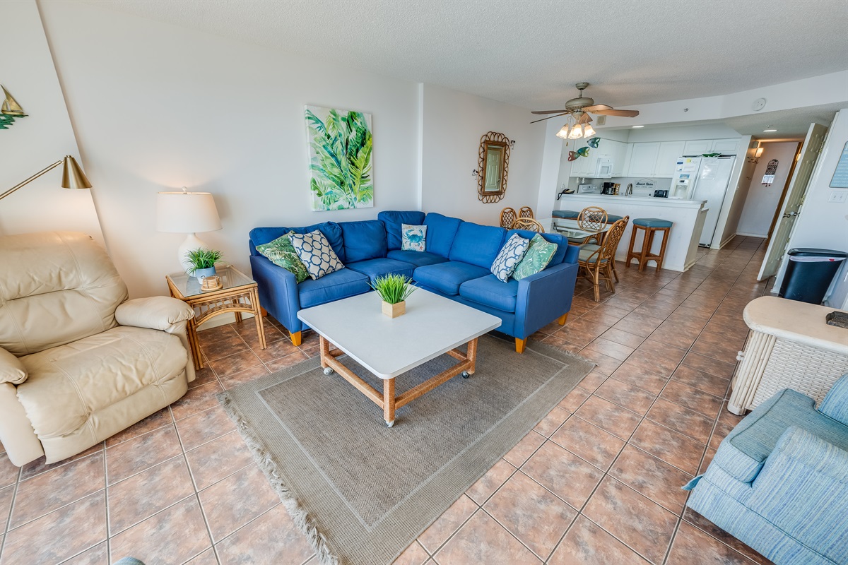 Living Room with Stunning Views🌊☀️
