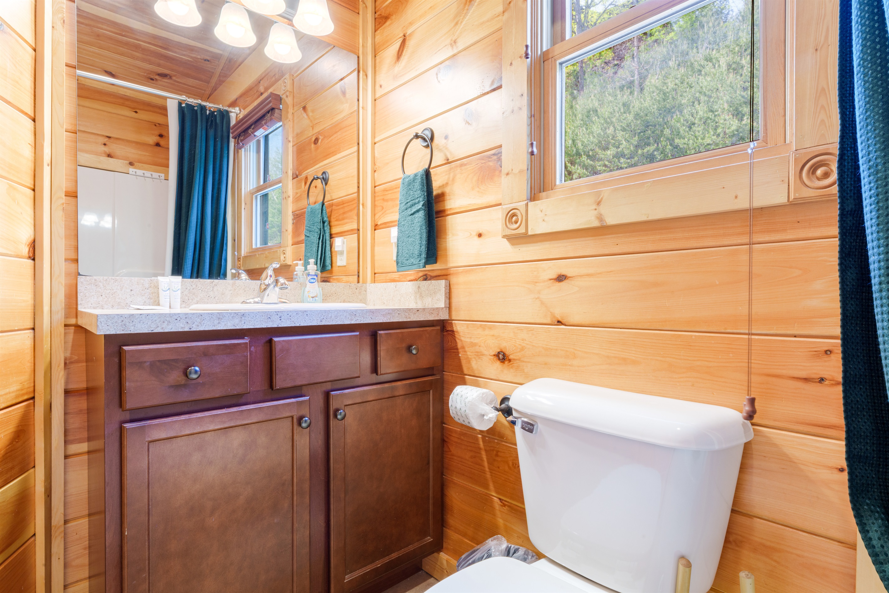 The largest bathroom can be found in The Cedar Suite.