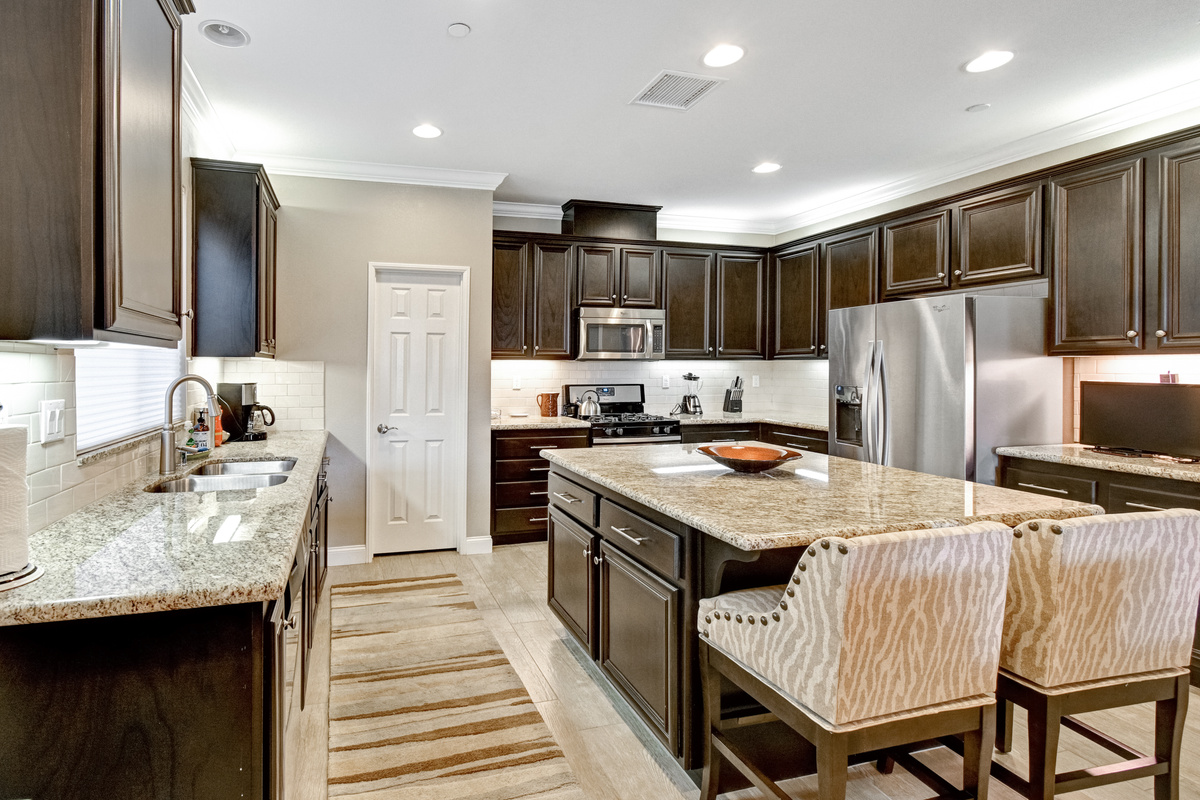 Kitchen & Island