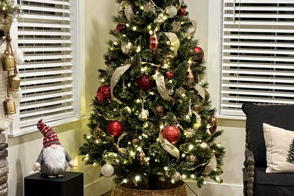 Holiday styling begins Mid- November. Book your holiday stay with us! 
