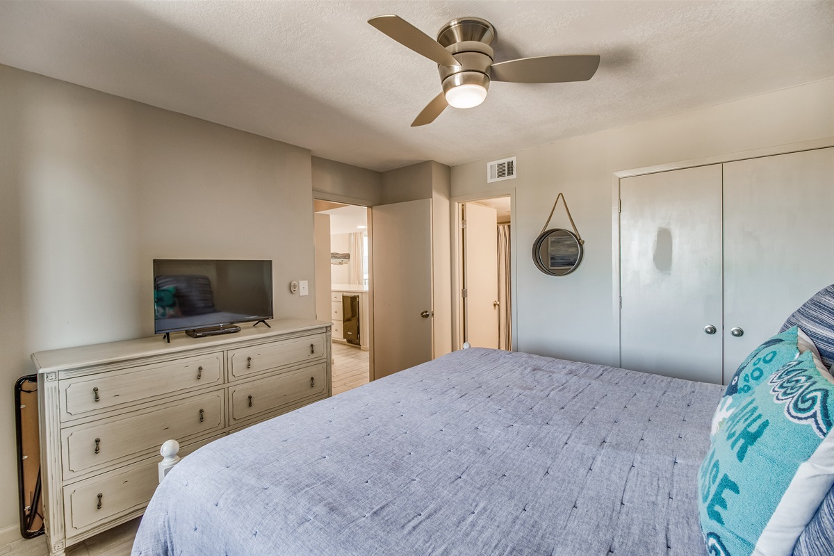 Wind Drift 301...Breathtaking Beachfront Condo! Sleeps 10! Coastal