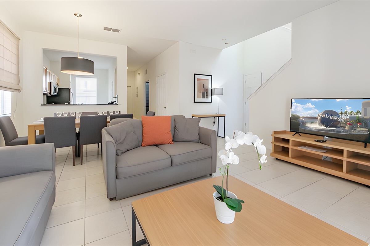 The open floorplan connects the living area, the dining area and the kitchen.