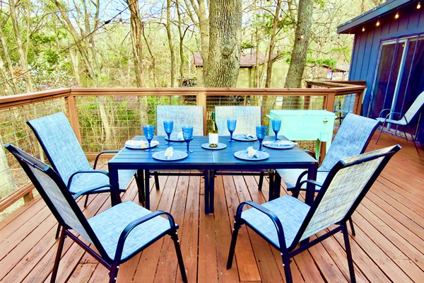 Al Fresco Dining for 6 people | Outdoor Cooler | Propane Grill (Propane Provided)