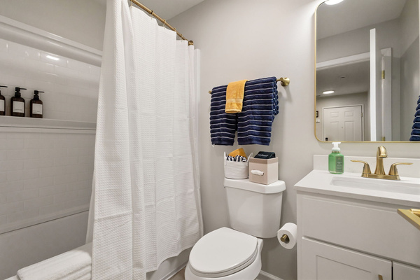 2B/2BA Near ND | Private Balcony | Walk to Campus, photo 16