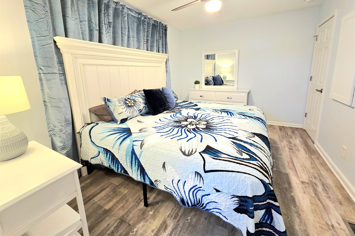 Bedroom 1 - King Bed w/ Ensuite Full Bathroom