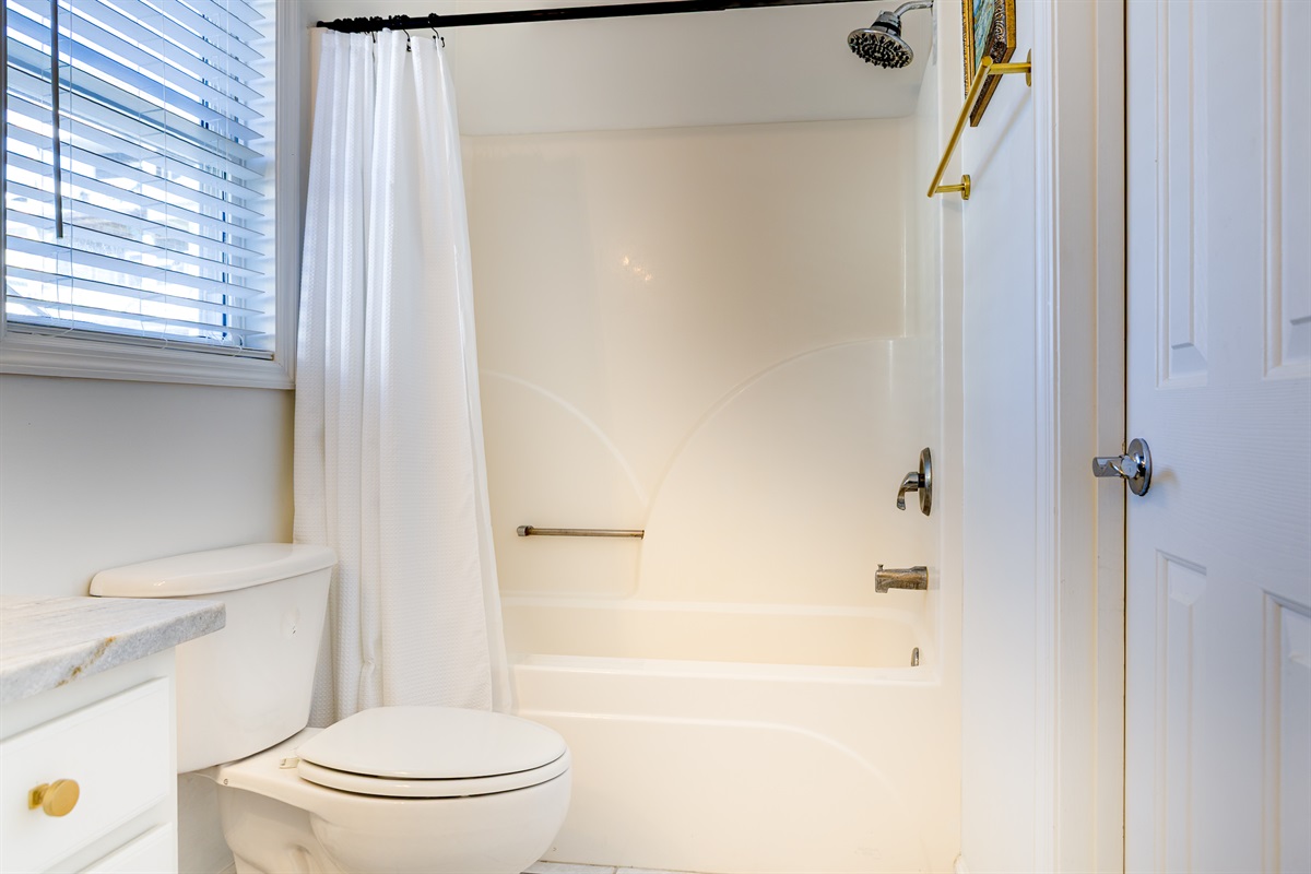 Clean, bright main floor bathroom with a tub/shower combo&mdash;ideal after a beach day and convenient for main-level guests