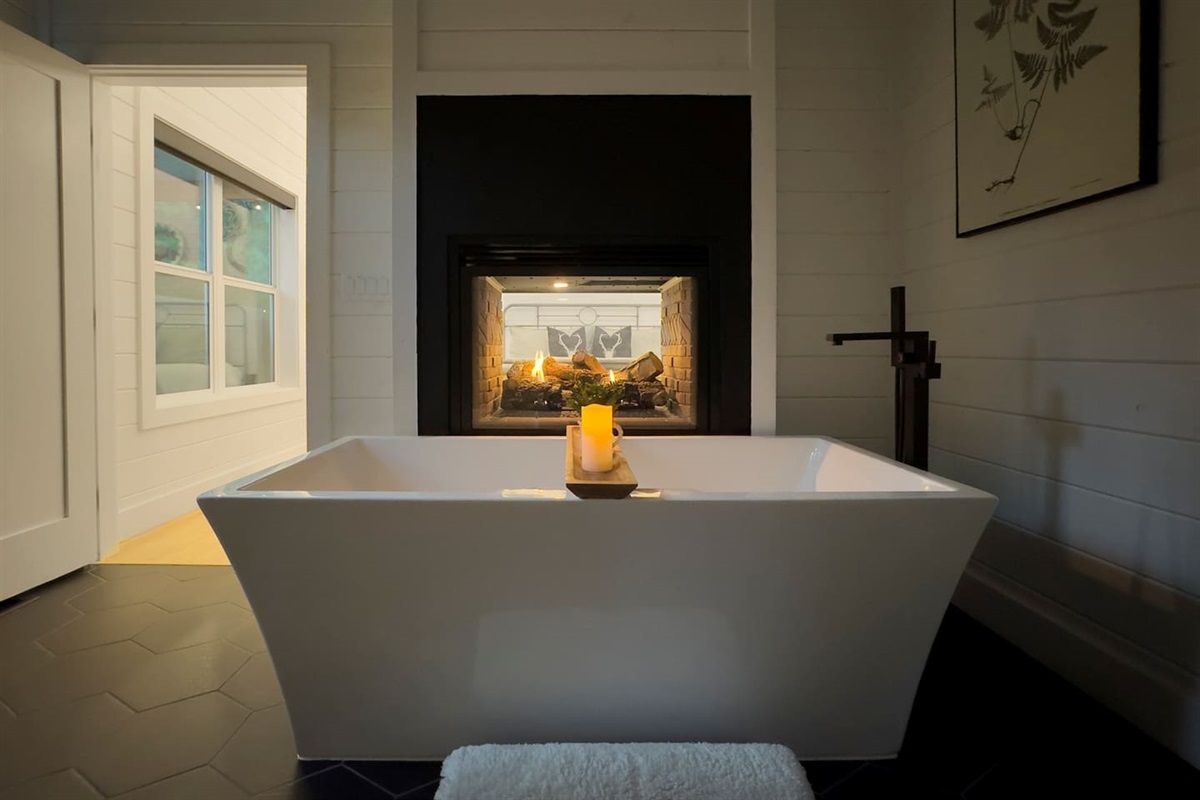 Soak your cares away in this spa-style tub—perfect for slow mornings, candlelit evenings, and everything in between.