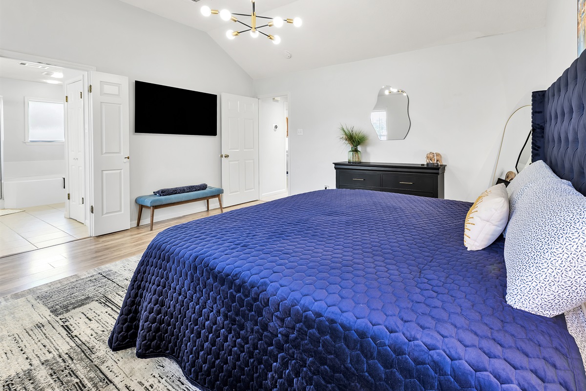 Bedroom 1 - King bed