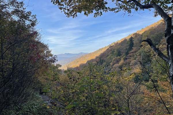 From nearby Diamond Notch Trail