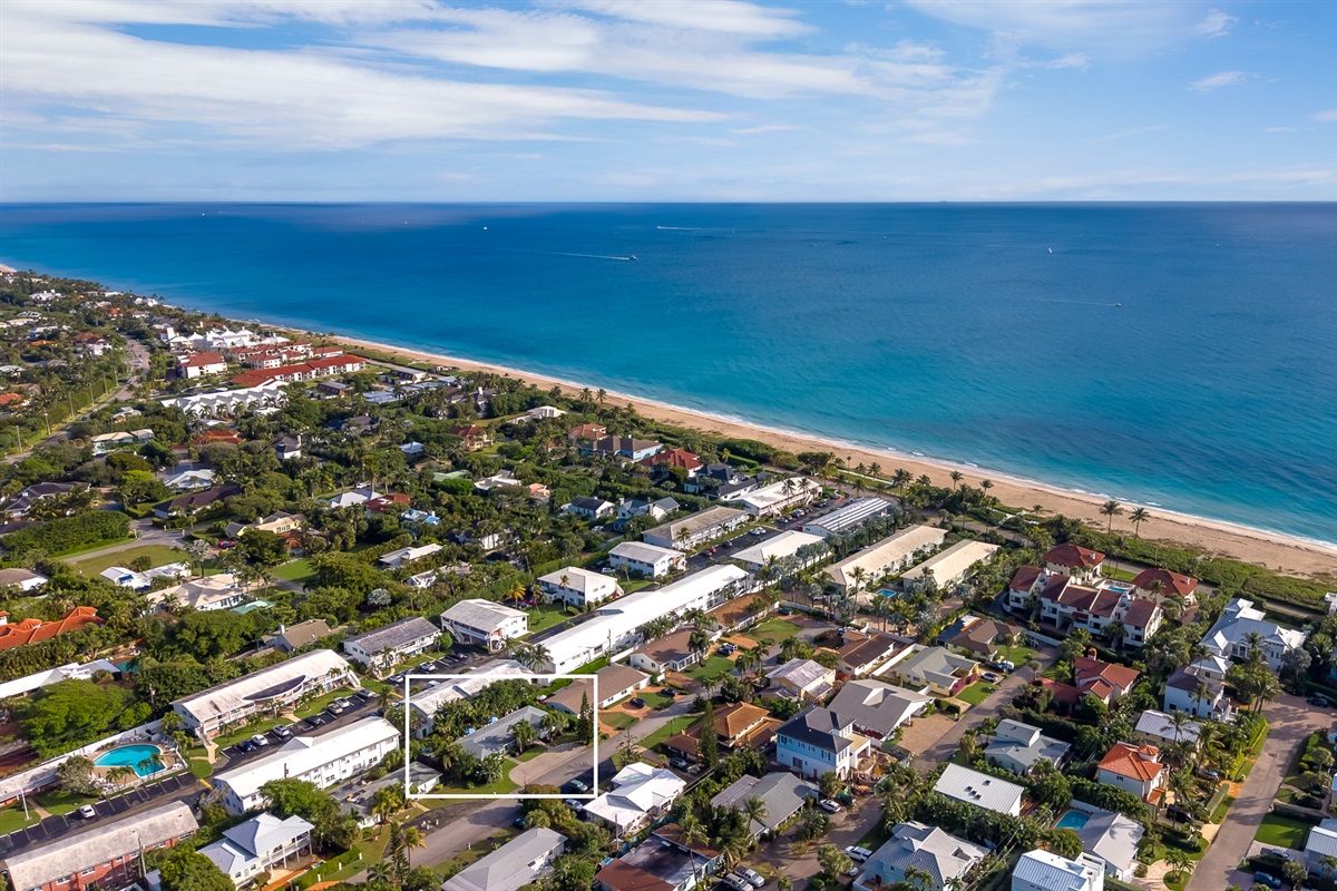 Sun, sand, and sea: Wake up and head straight for the waves&mdash;this is coastal living at its finest.