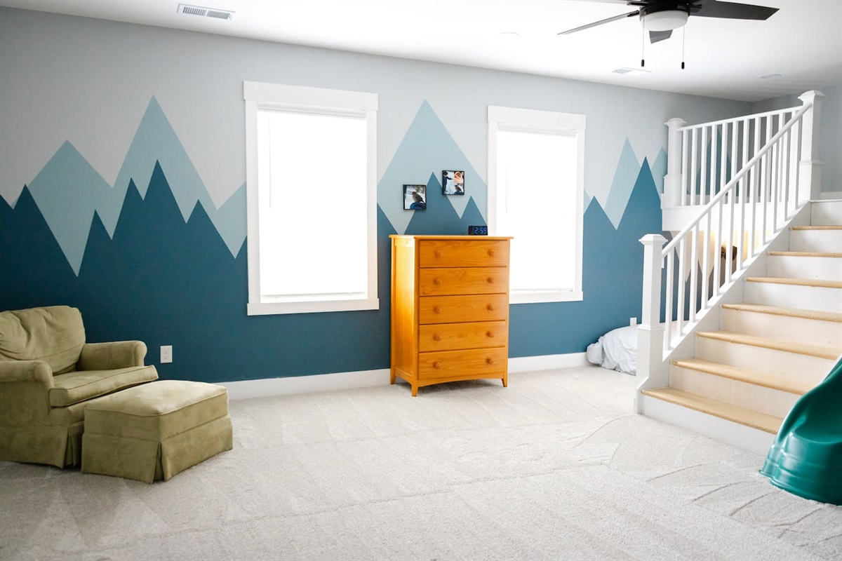 MASSIVE bedroom: 2 queen beds &  space to sleep on upper loft. Twin mattresses available upon request for additional beds. Plenty of space for pack n play (provided). Room has its own sink and shares private toilet and shower rooms with bedroom #3.