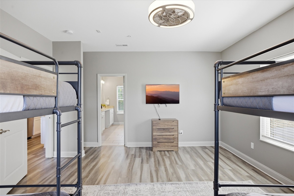 Settle in, drop your things, and make it yours—this room in Unit 4 handles group stays with ease, giving everyone a place without it feeling crowded.