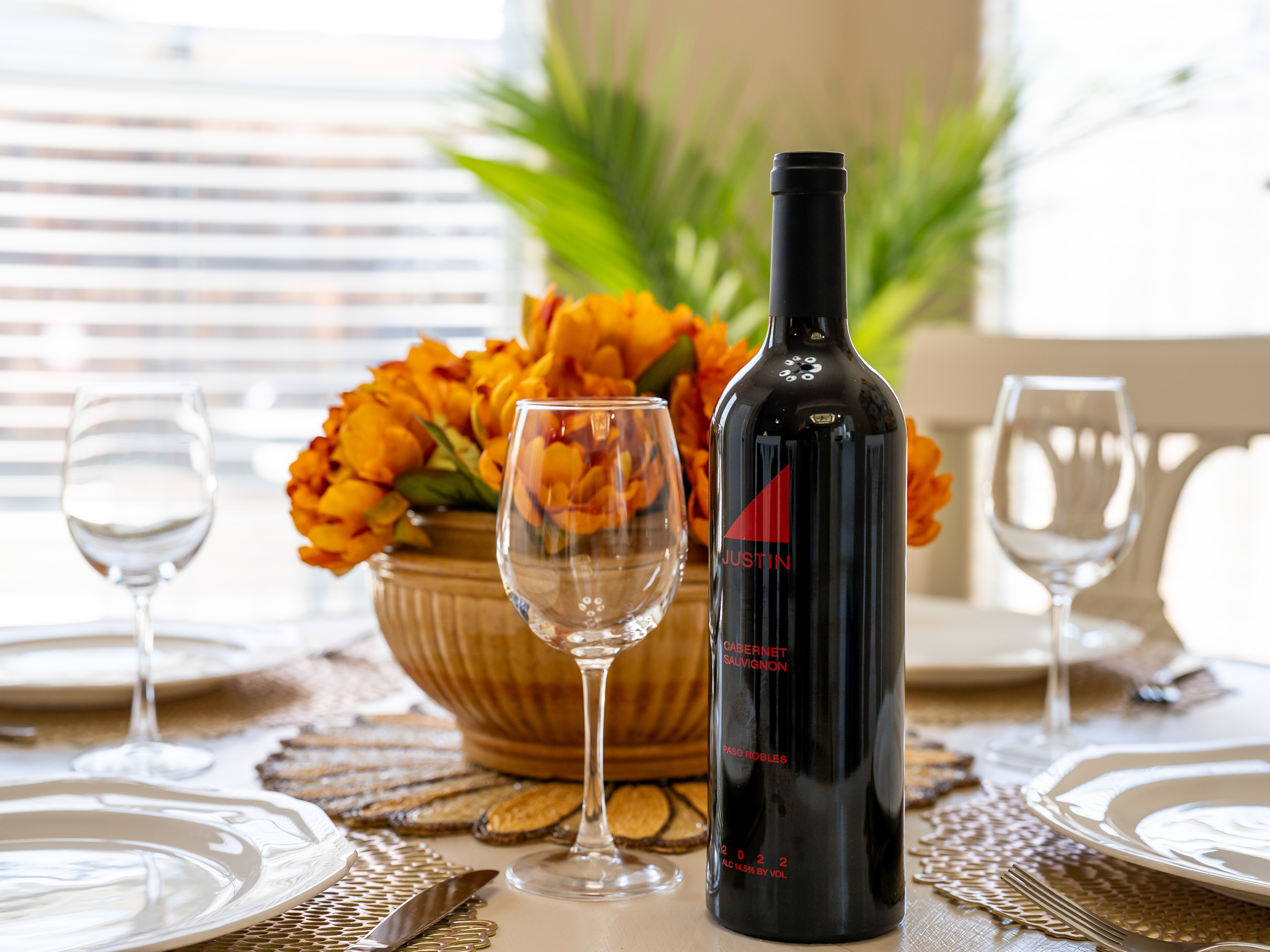 Share meals, celebrate special moments, or enjoy a relaxing evening together around the welcoming dining table.