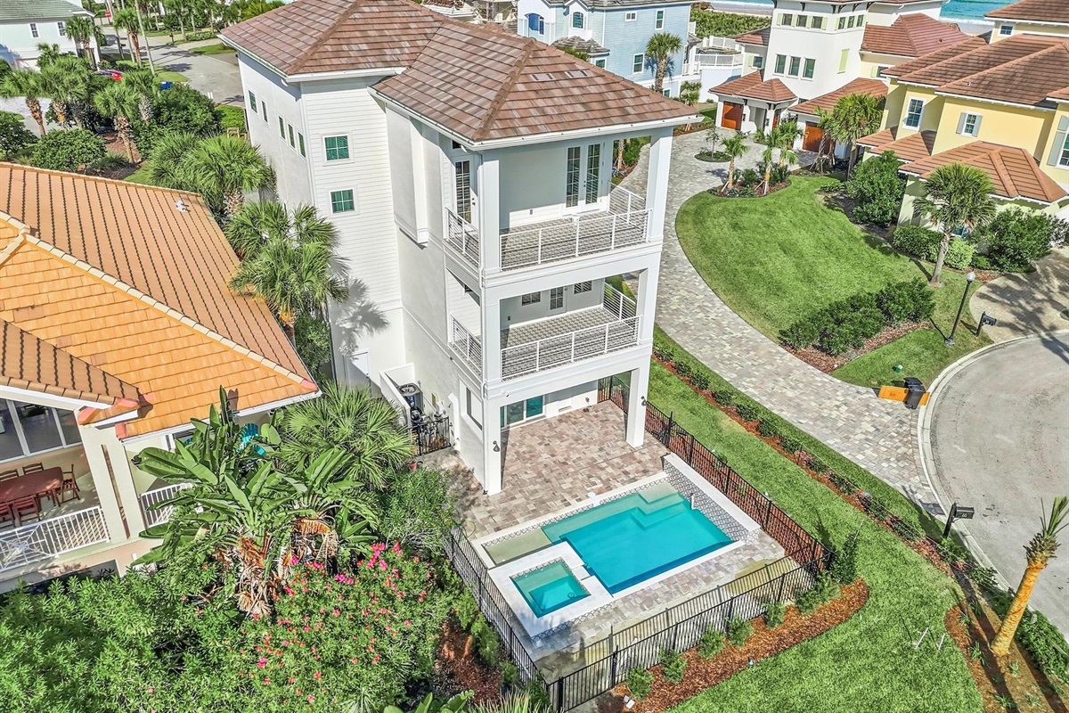 A quiet cul-de-sac, the ocean at the end of the lane, and your own heated pool waiting back home. Beach mornings, pool afternoons, spa nights—repeat until the kids beg to stay one more day.
