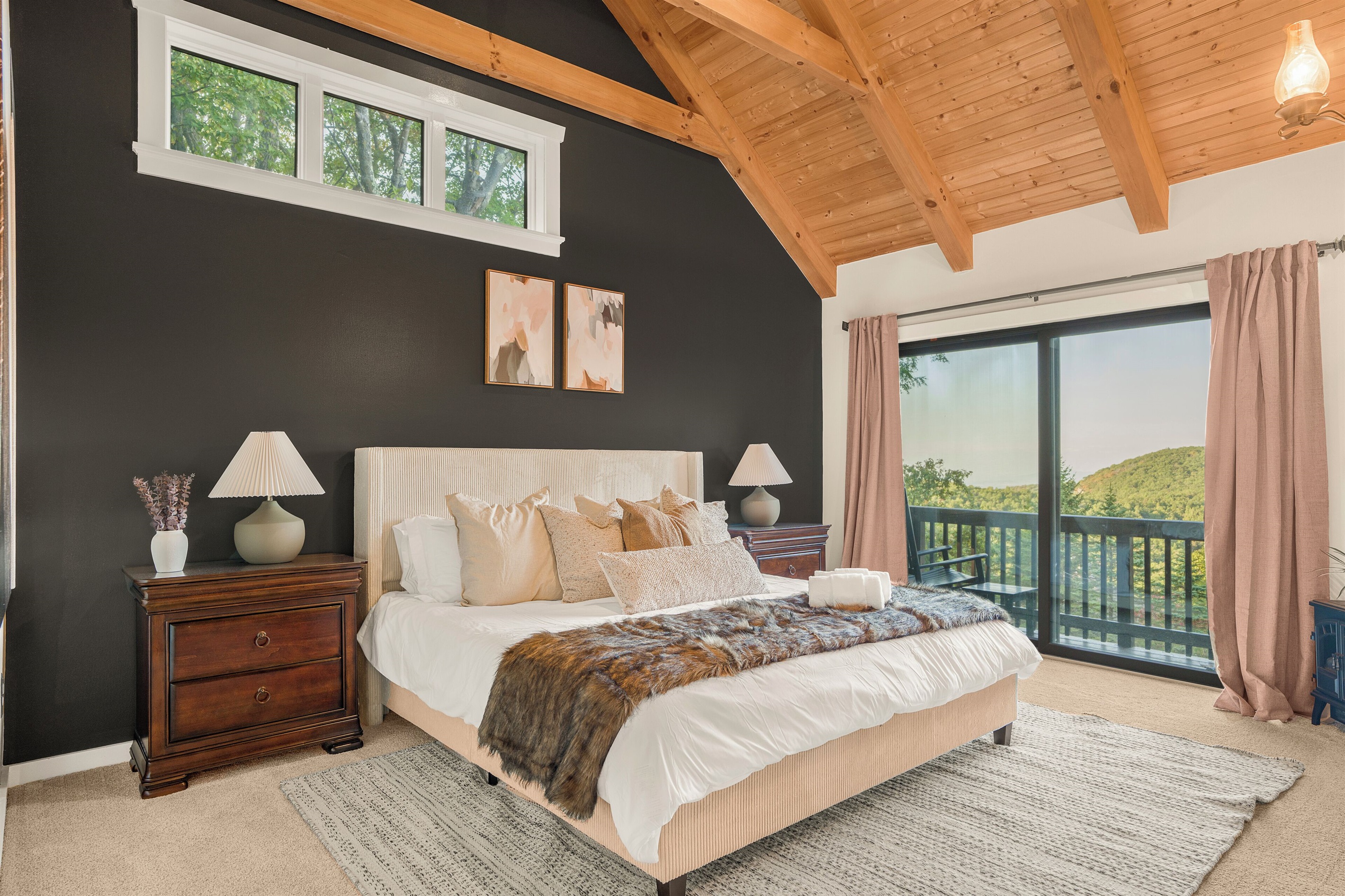 BR1: Main level king master with private balcony