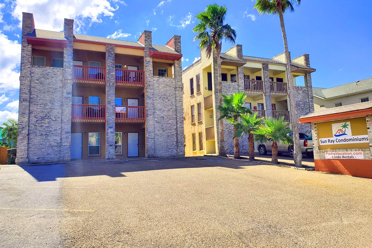 Rayo del Sol parking area - Building to the right