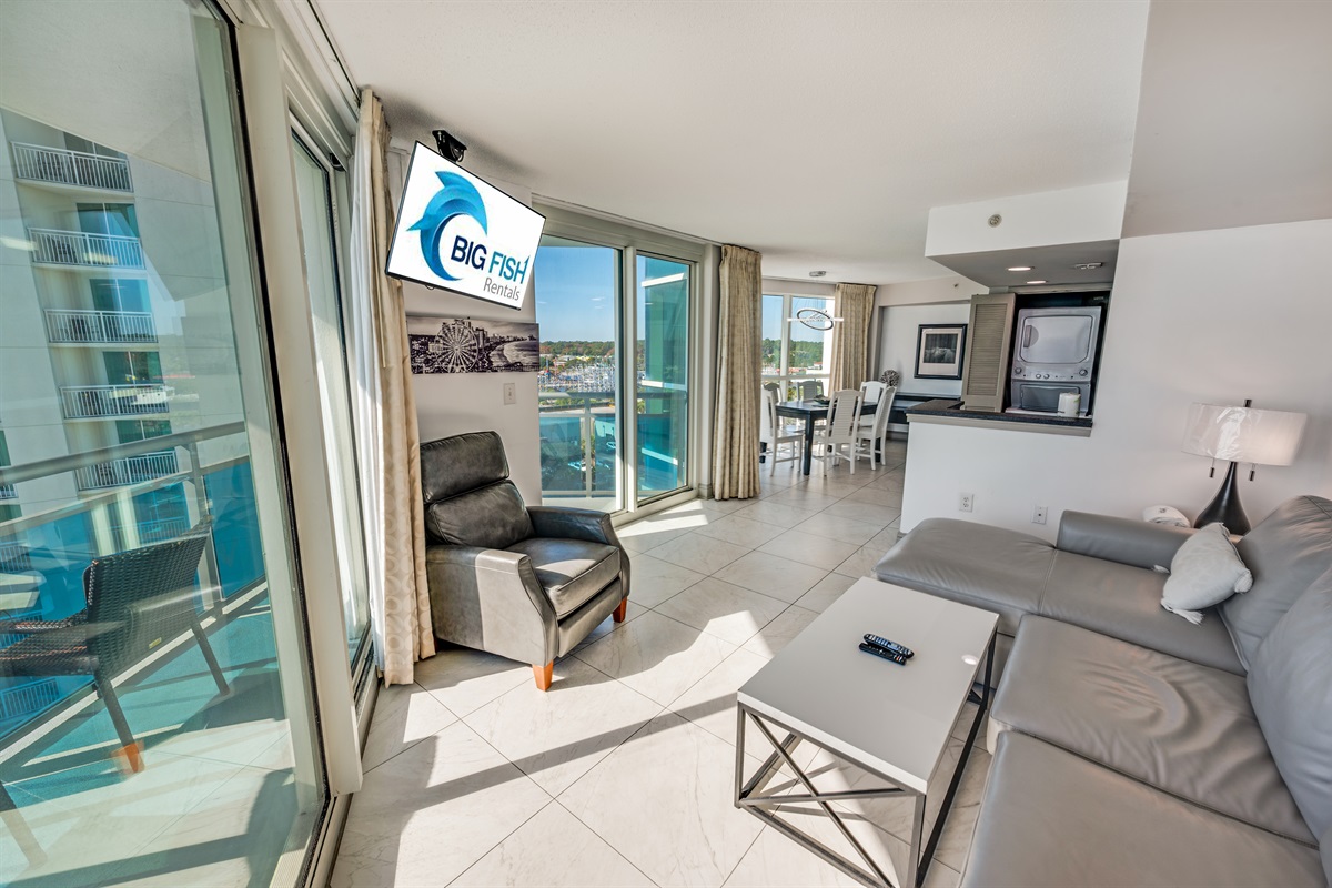 Living Room with Stunning Views🌊☀️