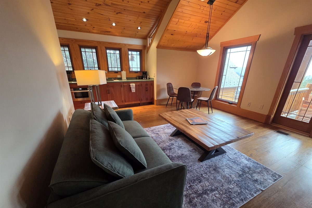 Livingroom in separate carriage apartment over garage