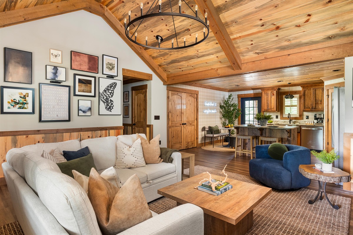 Wood ceilings, natural light, and a sense of calm in every corner.
From kitchen to living space, every detail flows effortlessly.
