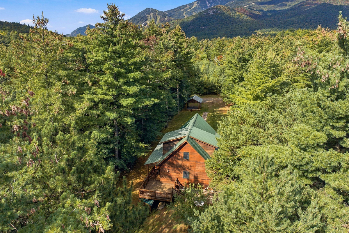 Whiteface View Lodge offers a secluded woodland setting with mountain scenery nearby.