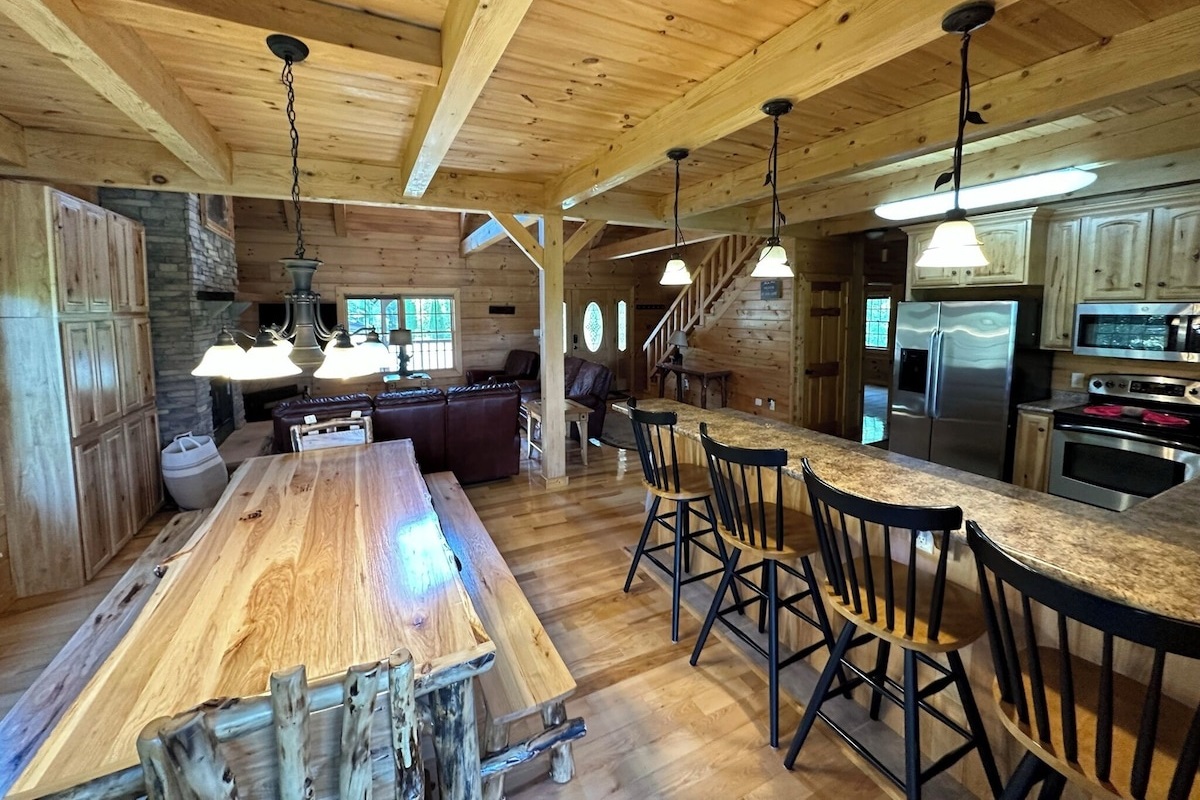 Dinning room supplemented with more chairs and eating spacing on the kitchen counter top. Enjoy a wide open area when you family and guests can all see one another.