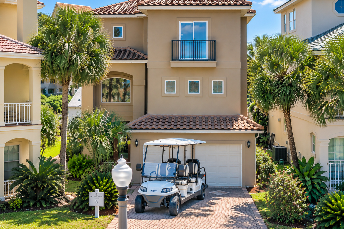 Welcome to Oceanic View, your perfect beach home for large families and groups.