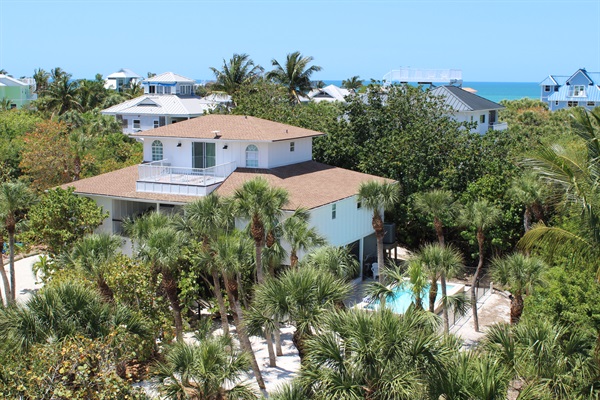 Aerial view of Coral Castaway-Gulf is just 1 minute down the sandy roads