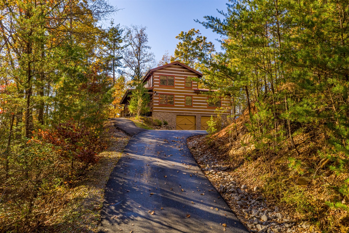 Appalachian Escape Cabin - paved driveway