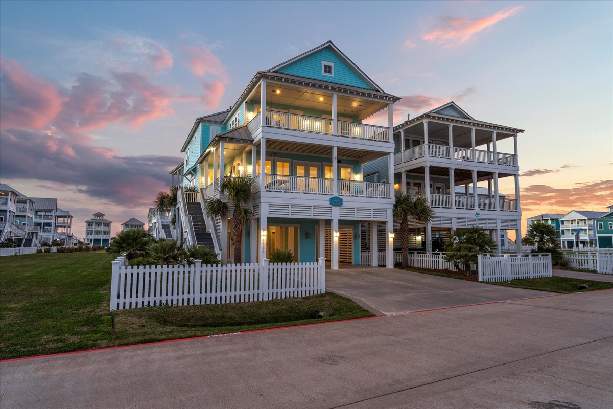 49795789f81f41dab5d6b14d4262e402 Large | Beachhouse | Texas | TX | Vacation Homes | Galveston | Crystal Beach | Kokomo | Breezy Days | Beachfront Elegance | Sunrise Serenity | Southern Sands Property Management, LLC