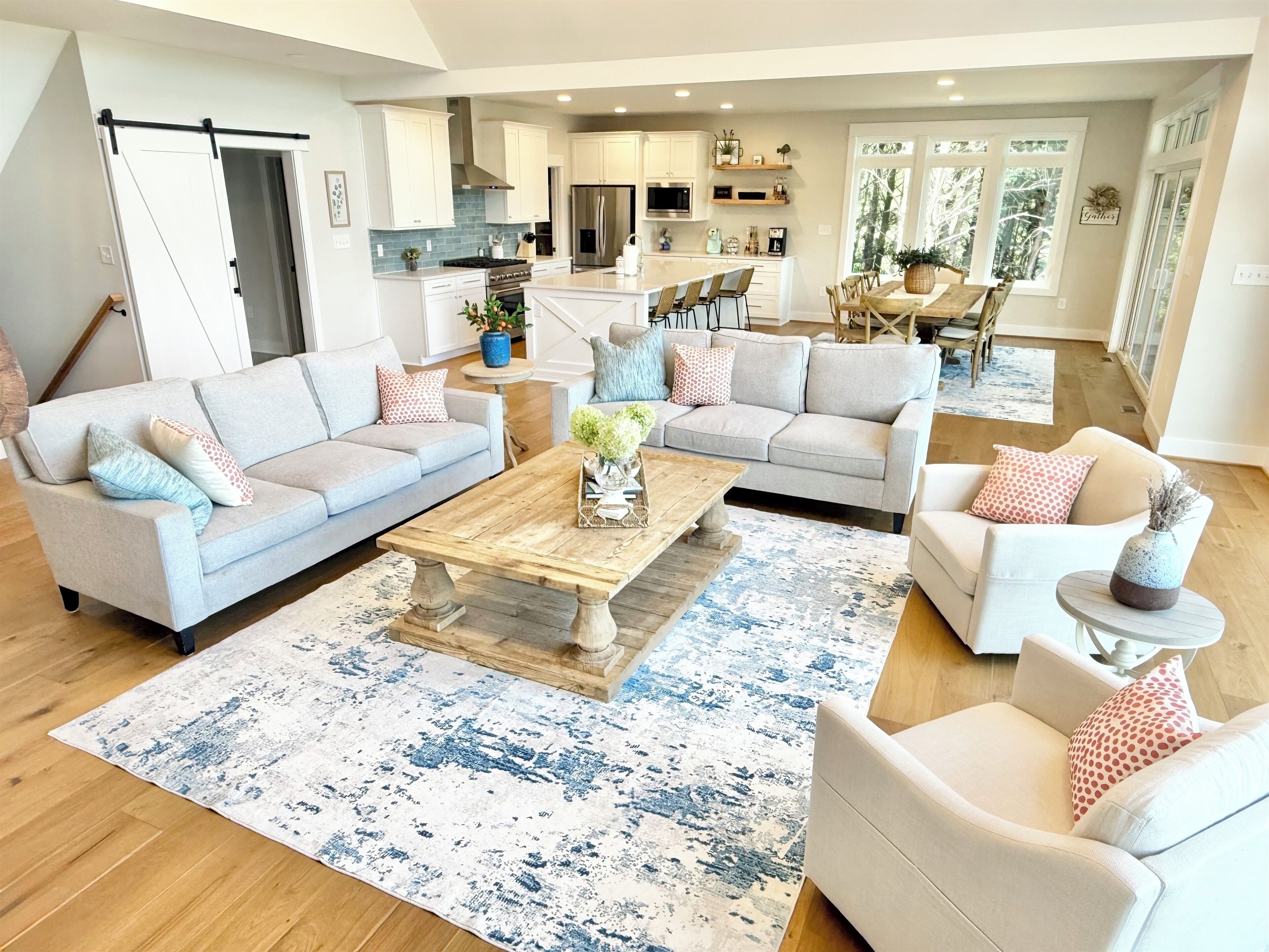 Lake house living doesn't get any better. We have thought of every detail. A gorgeous great room paired with a custom chef kitchen, crafted for both every day & elegance. Guests will enjoy all the high-end details in the kitchen from start to finish.