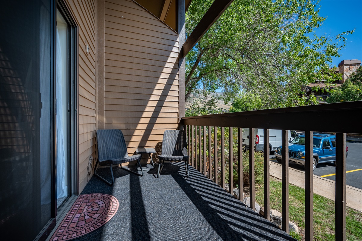 Balcony seating area – perfect for morning coffee or après-ski drinks.