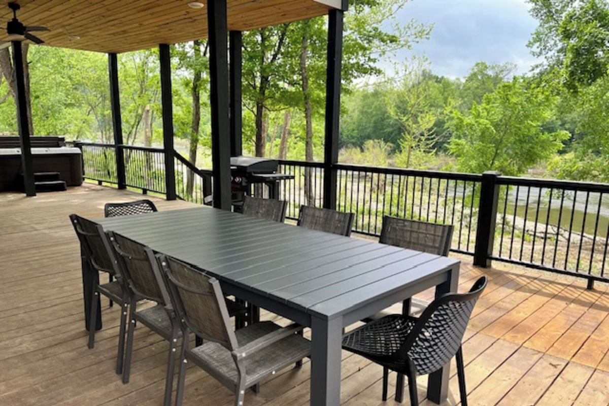 Outside Dining 