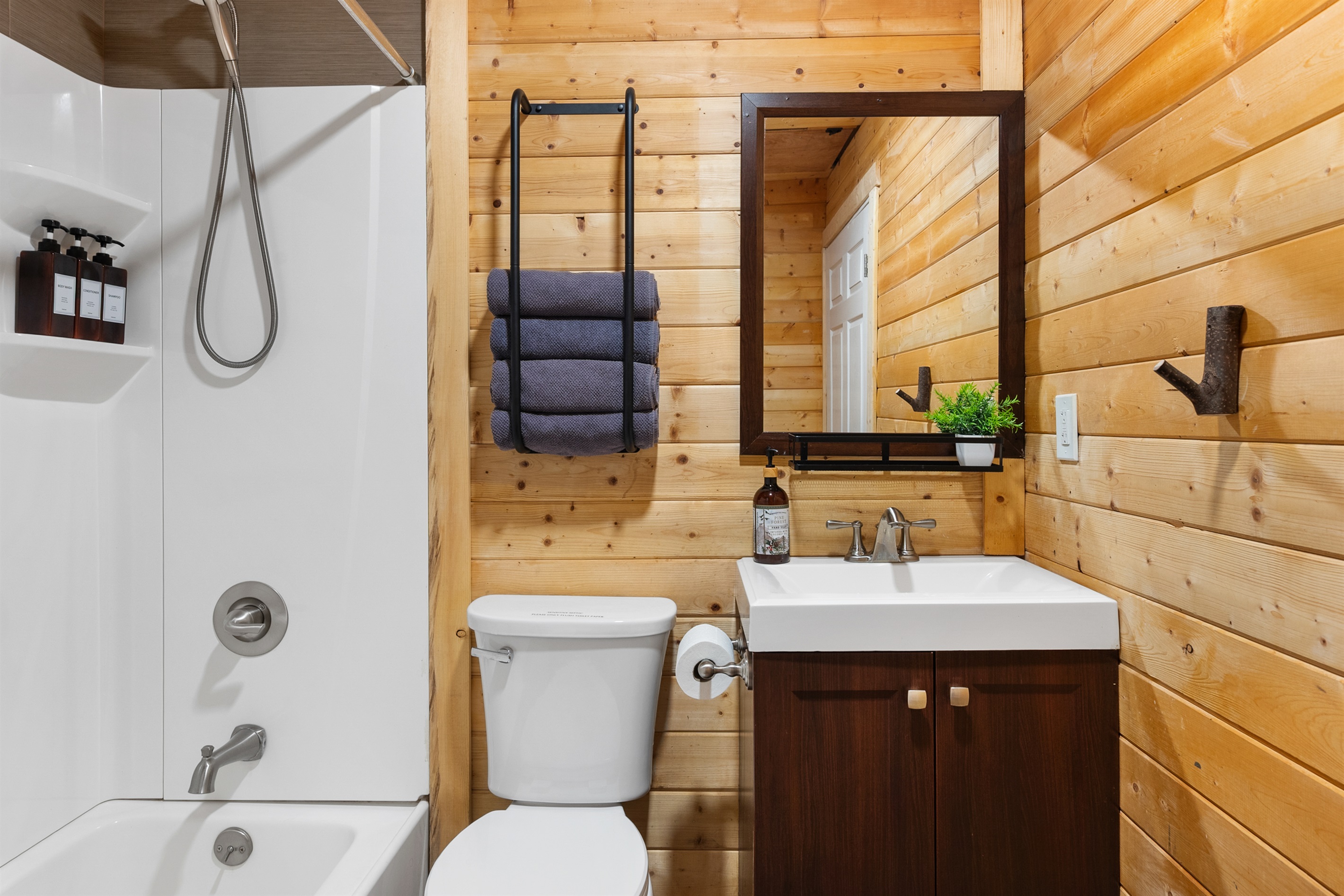 After a day of exploring, soak or rinse off the dust in this rustic-chic cabin bath! With a shower-tub combo, a stylish vanity, and fully stocked essentials, it’s the perfect spot to refresh and get ready to do it all over again!