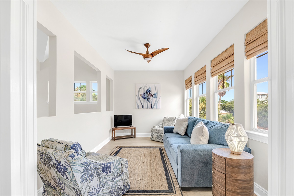 Upstairs Living Area w/ Queen Sleeper