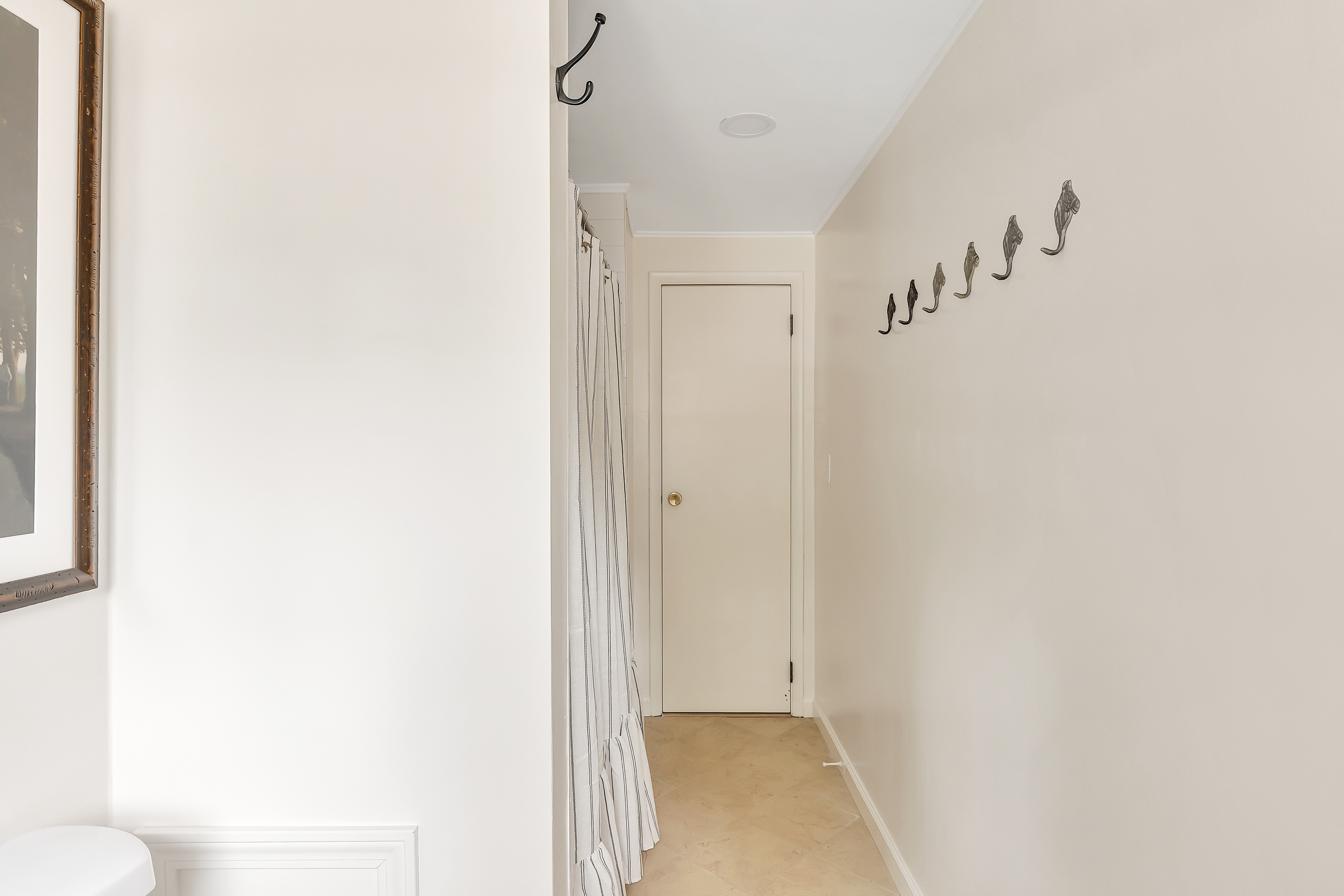 Bathroom #1 – Hallway / Towel Hooks