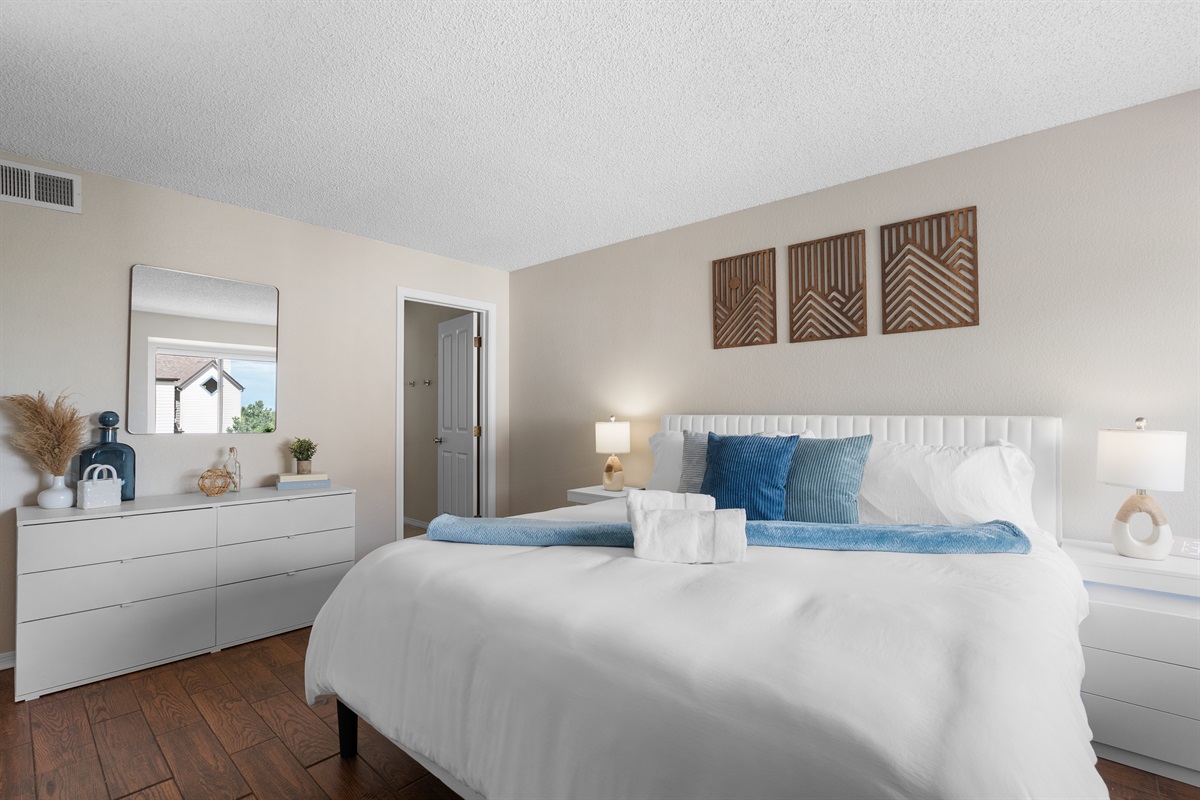 Luxury hybrid mattress, crisp linens, large space, ensuite and office.