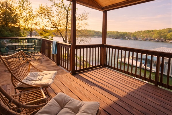 Cove-Out Cottage Porch Lounge