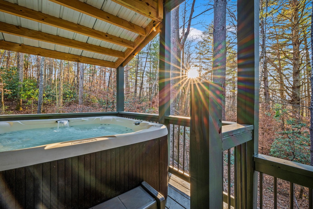 Outdoor Hot tub to enjoy the sunset