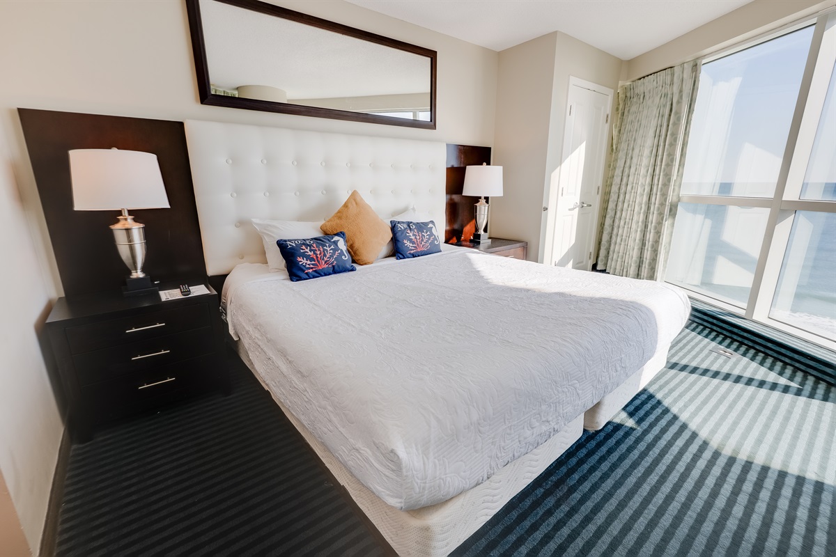 Room with Stunning Views🌊☀️