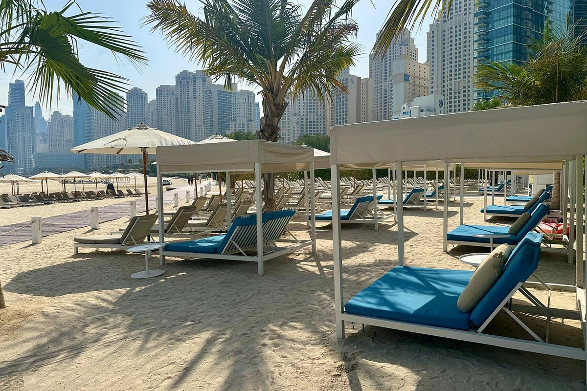 Private beach free for all guests, it includes for free sunbed, and beach towels