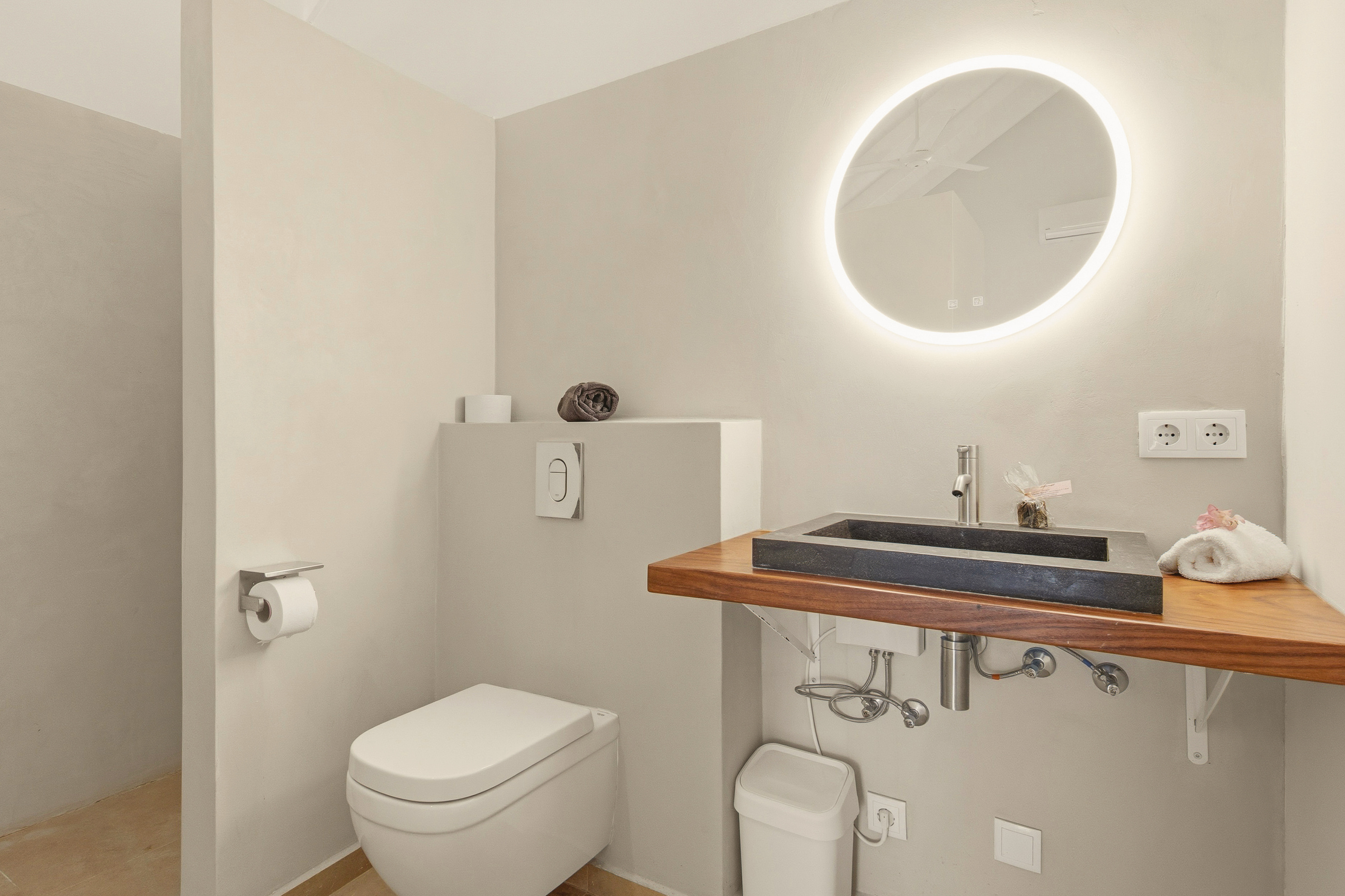 Villa Awa – Bathroom 6