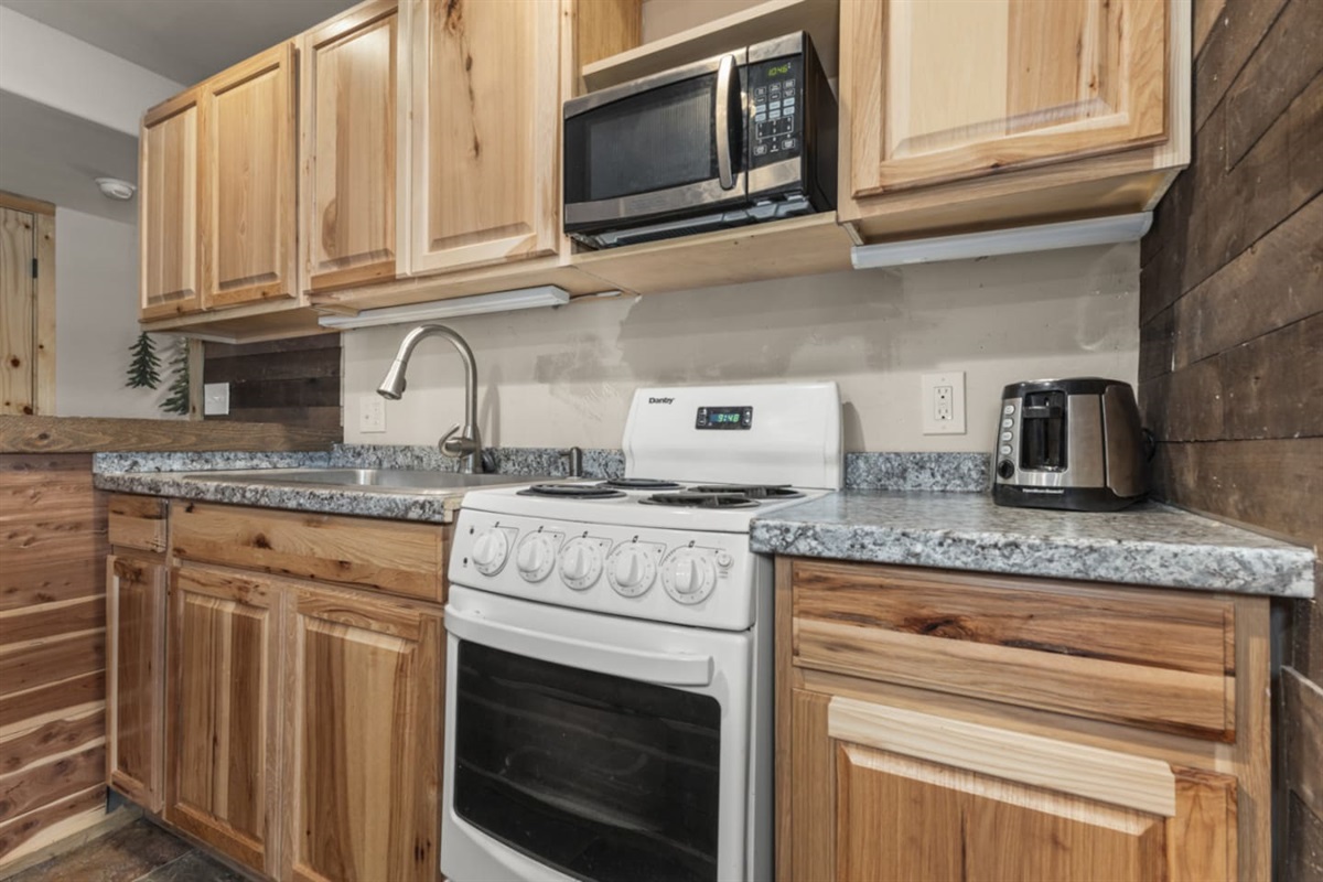 Ground Floor Kitchenette – Small Electric Stove | Fridge 