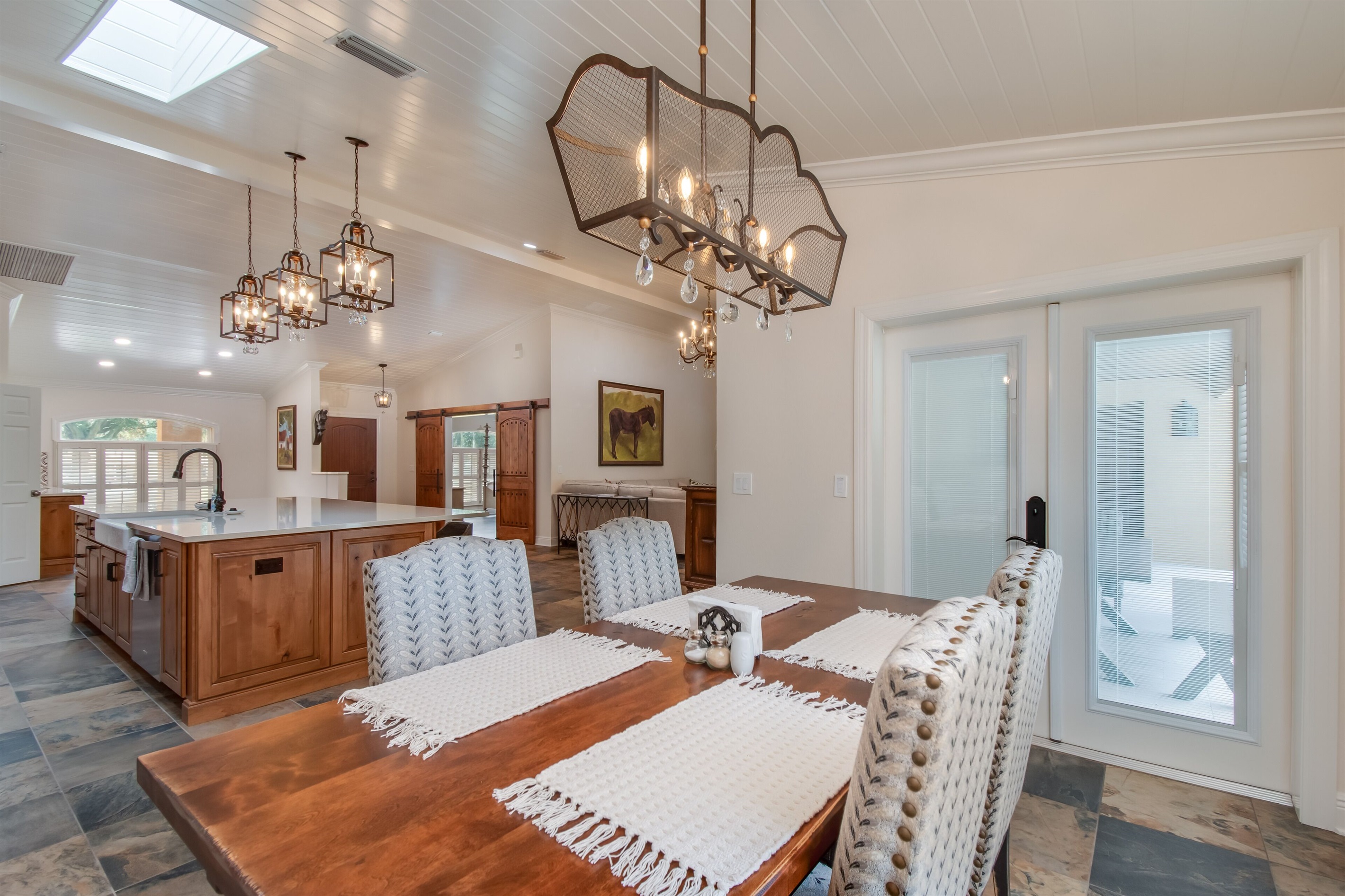 Dining into kitchen
