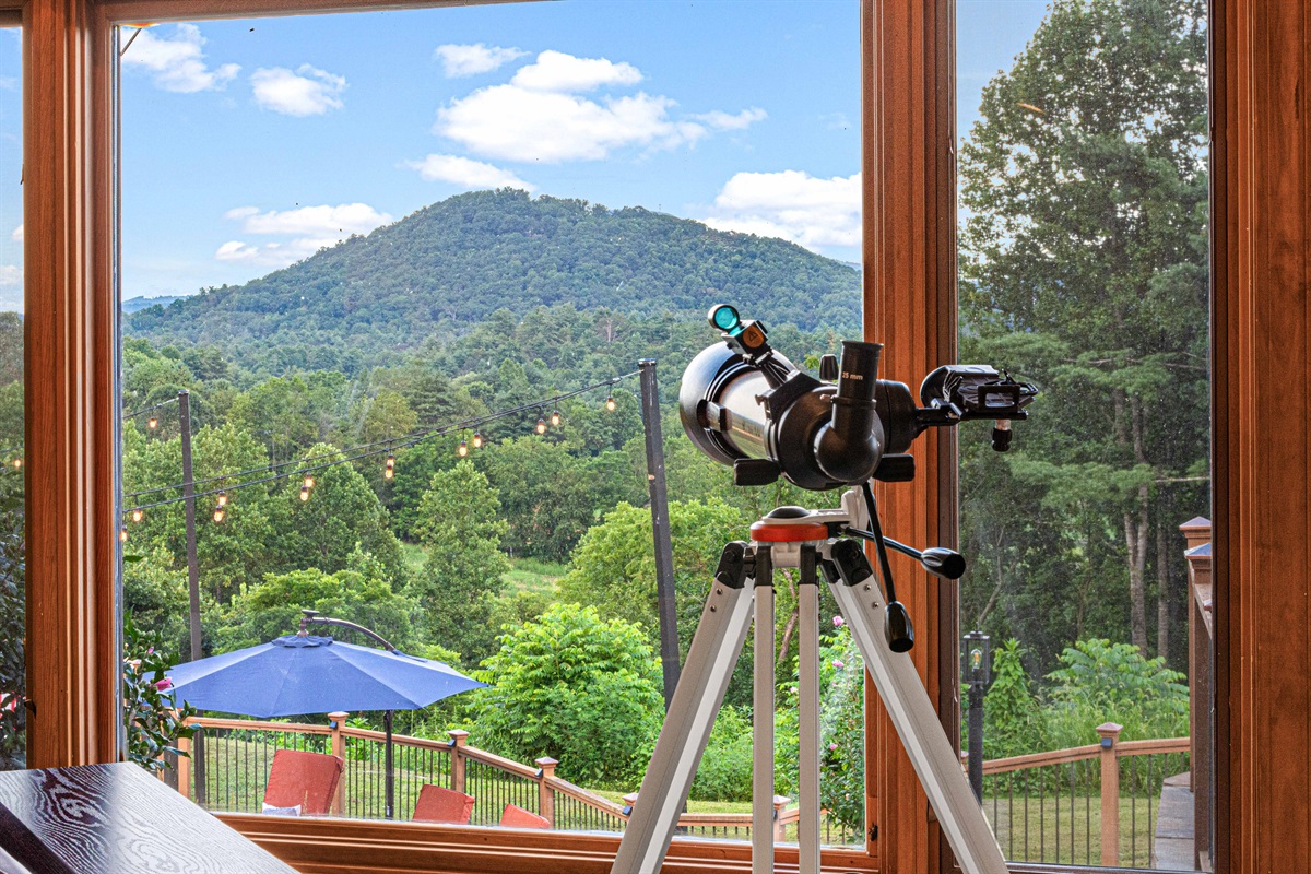 Enjoy sweeping mountain views right from the telescope—perfect for stargazing at night or spotting wildlife in the valley by day.🔭⛰️✨