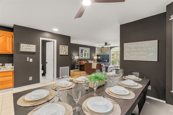 Dining area with seating for 10 at the table (add'l seating in kitchen)
