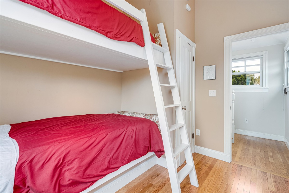 The bunk room, at floor 1 1/2
